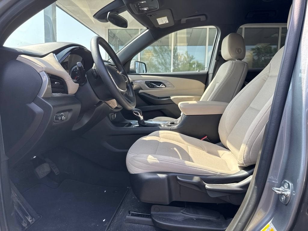 2023 Chevrolet Traverse LS