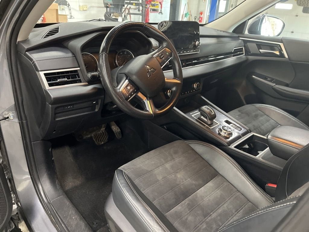 2022 Mitsubishi Outlander SE