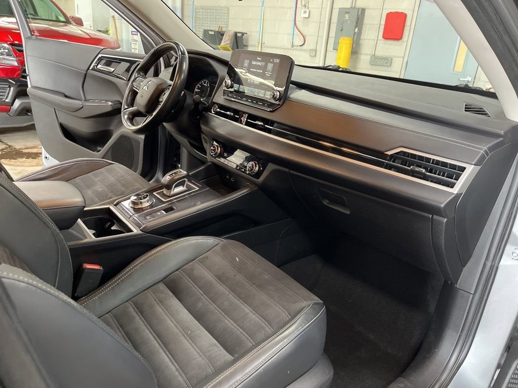 2022 Mitsubishi Outlander SE